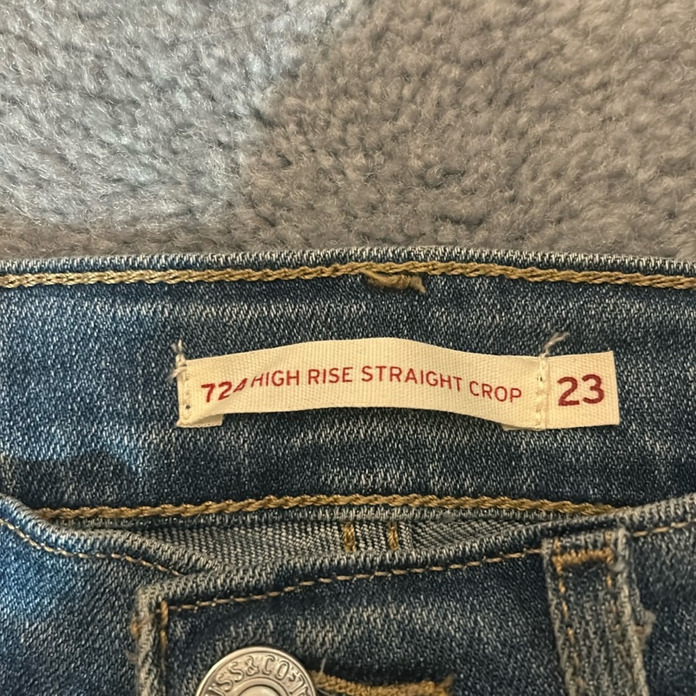 Levi’s High Rise Straight Crop